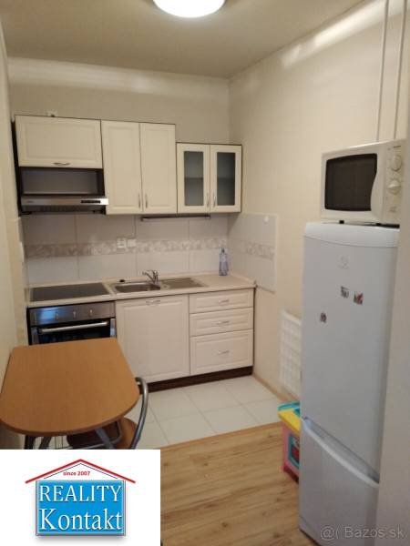 Kiadó 1 szobás lakás, 1 szobás lakás, Nové Zámky, Szlovákia