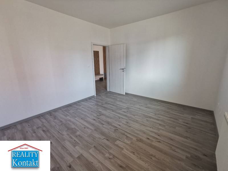 Kiadó 3 szobás lakás, 3 szobás lakás, Nové Zámky, Szlovákia