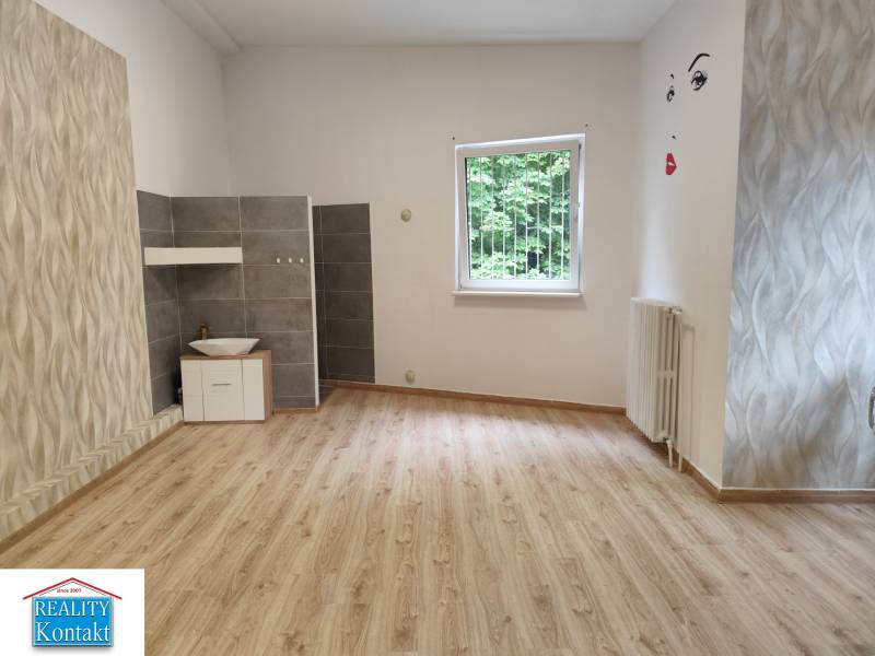 Kiadó Üzlethelység, Üzlethelység, Nové Zámky, Szlovákia