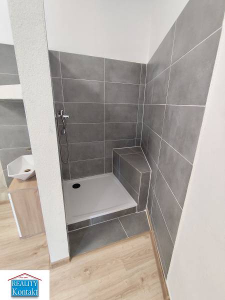Kiadó Üzlethelység, Üzlethelység, Nové Zámky, Szlovákia