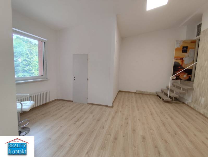 Kiadó Üzlethelység, Üzlethelység, Nové Zámky, Szlovákia