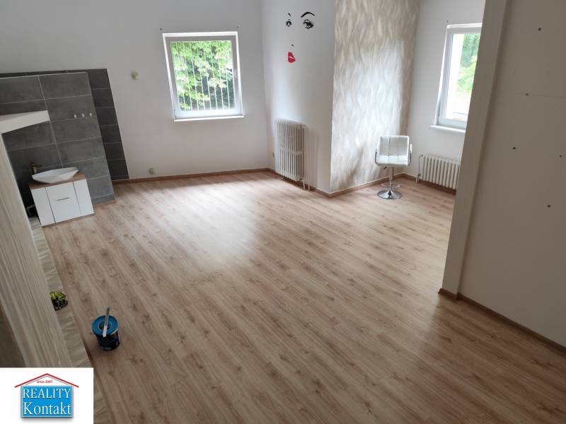 Kiadó Üzlethelység, Üzlethelység, Nové Zámky, Szlovákia