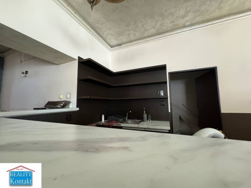 Kiadó Üzlethelység, Üzlethelység, Žerotínova bašta, Nové Zámky, Szlová