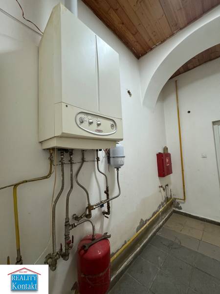 Kiadó Üzlethelység, Üzlethelység, Žerotínova bašta, Nové Zámky, Szlová