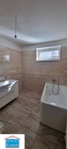 Kiadó 3 szobás lakás, 3 szobás lakás, Nové Zámky, Szlovákia