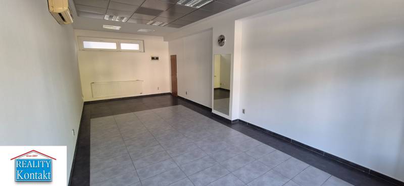 Kiadó Üzlethelység, Üzlethelység, širšie CENTRUM, Nové Zámky, Szlováki