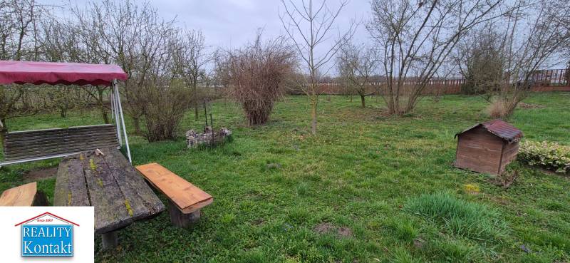 Eladó kiváló kert 1640 m2 +ház - nyaraló - Pačérok Kolárovo