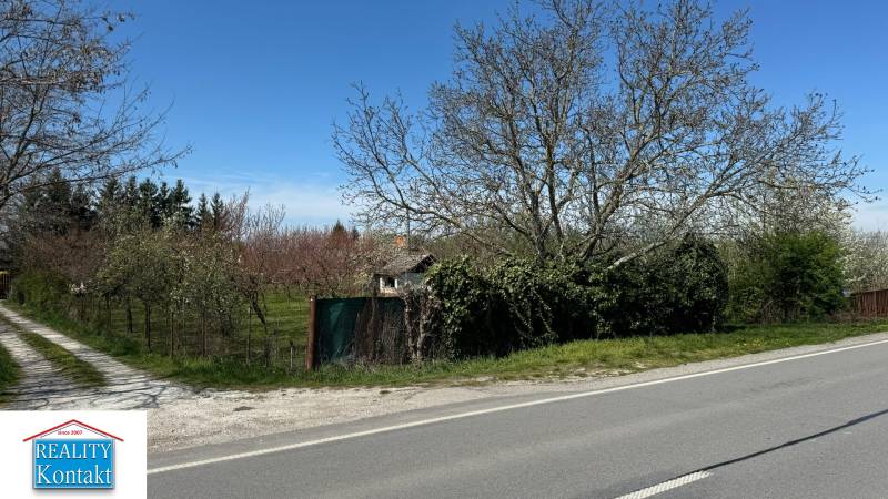 Eladó kiváló kert 1640 m2 +ház - nyaraló - Pačérok Kolárovo