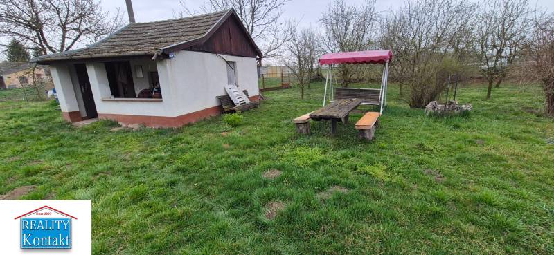 Eladó kiváló kert 1640 m2 +ház - nyaraló - Pačérok Kolárovo