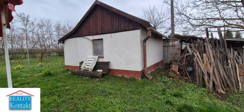 Eladó kiváló kert 1640 m2 +ház - nyaraló - Pačérok Kolárovo