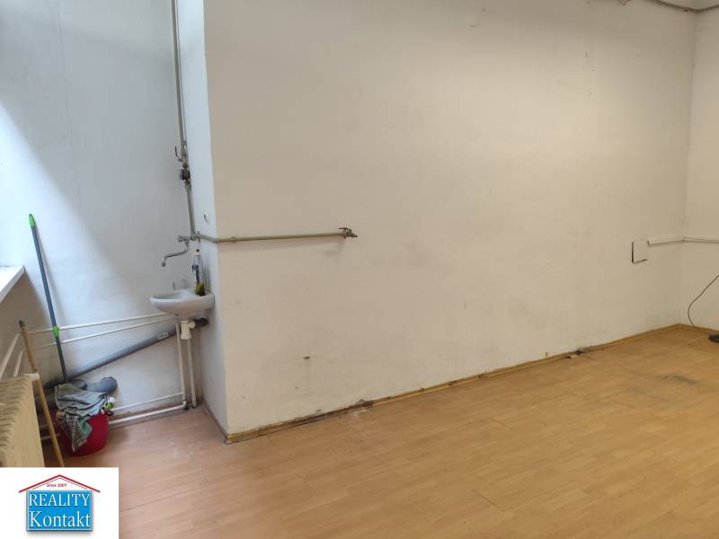 Kiadó Raktárak és ipari épületek, Raktárak és ipari épületek, Nové Zám