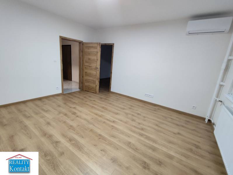 Kiadó 3 szobás lakás, 3 szobás lakás, Nové Zámky, Szlovákia