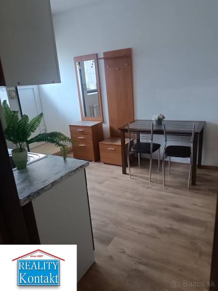 Kiadó 1 szobás lakás, 1 szobás lakás, Nové Zámky, Szlovákia