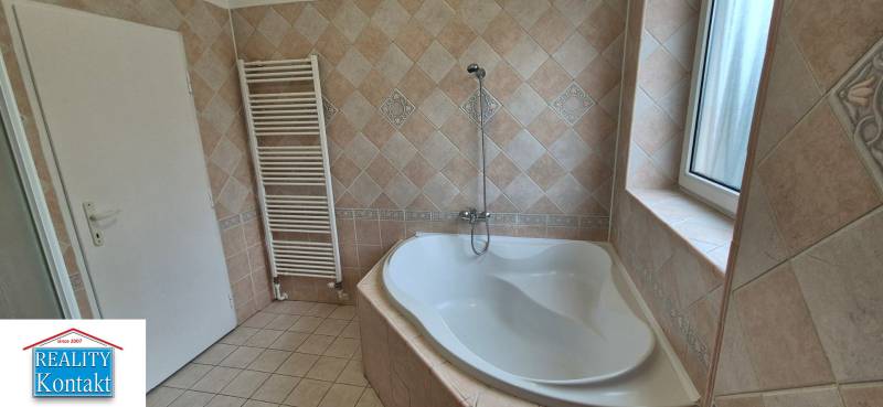 Kiadó 3 szobás lakás, 3 szobás lakás, M.R.Štefánika, Nové Zámky, Szlov