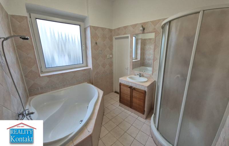 Kiadó 3 szobás lakás, 3 szobás lakás, M.R.Štefánika, Nové Zámky, Szlov