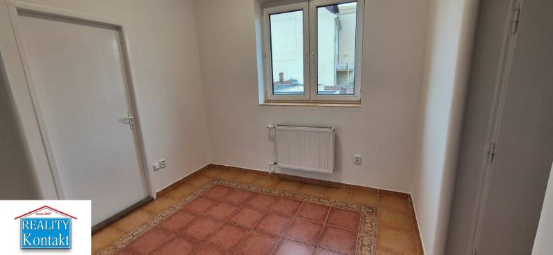 Kiadó 3 szobás lakás, 3 szobás lakás, M.R.Štefánika, Nové Zámky, Szlov