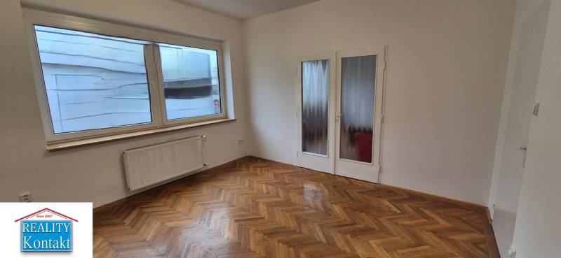 Kiadó 3 szobás lakás, 3 szobás lakás, M.R.Štefánika, Nové Zámky, Szlov