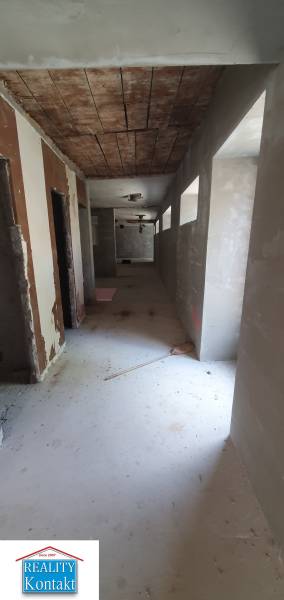 Eladó Üzlethelység, Üzlethelység, Bratov Baldigarovcov, Nové Zámky, Sz