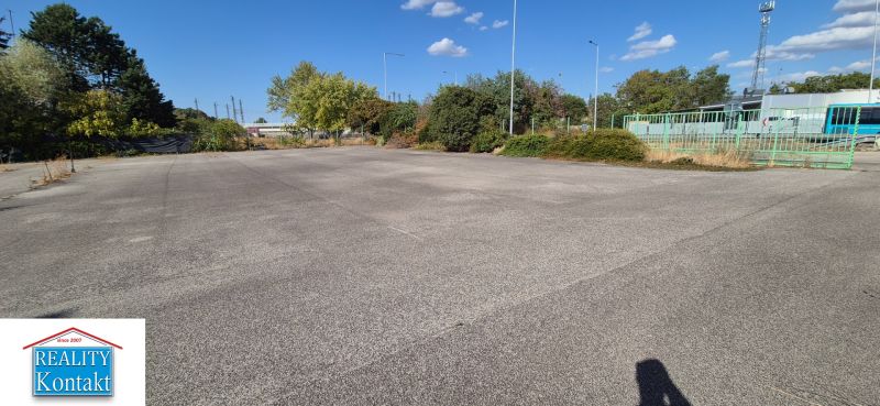 *ELADÓ: Nagy méretű keresked.komplexum 3350 m²-es telekkel Nové Zámky