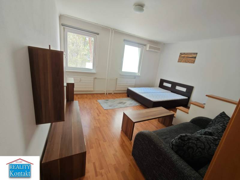 Kiadó 1 szobás lakás, 1 szobás lakás, Nové Zámky, Szlovákia